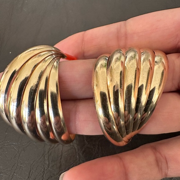 Set of two swirl earrings, gold, and silver - Picture 4 of 14